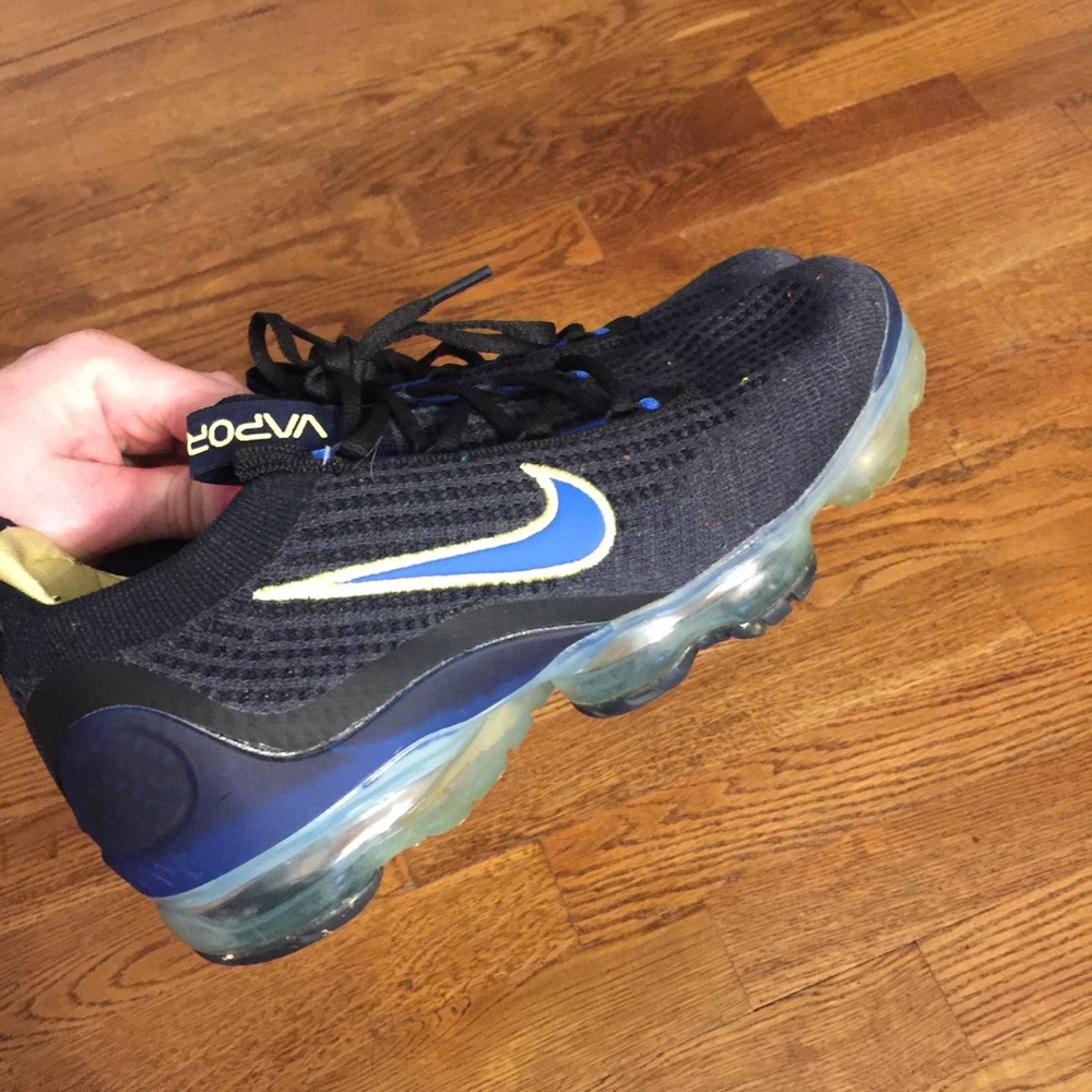 Nike Black and Blue Athletic Shoes - Picture 2 of 5